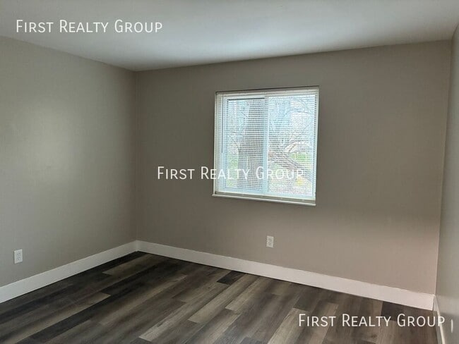 Building Photo - 5620 N Main St