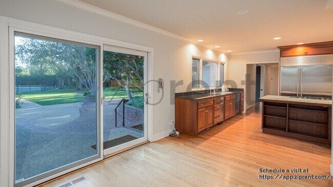 Building Photo - 16000 Greenwood Rd