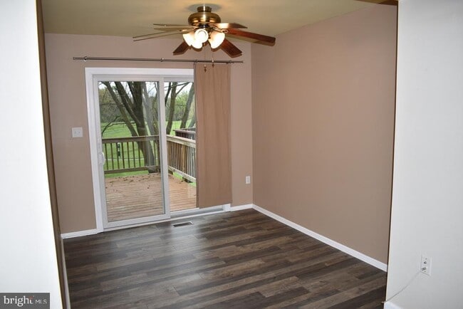 Building Photo - 8278 Waterside Ct