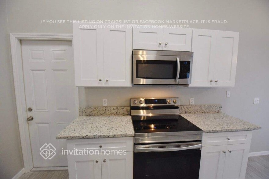 Building Photo - 5740 Oakwood Knoll Dr