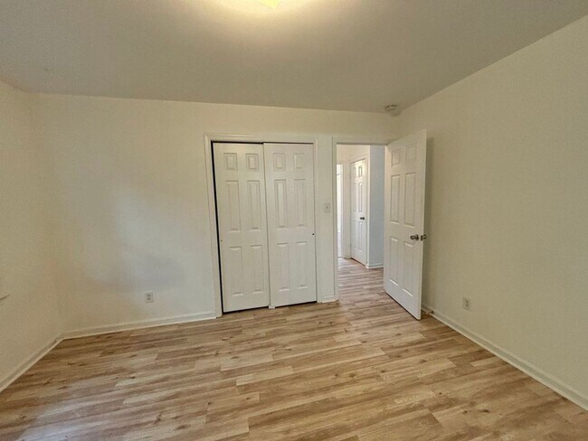 Building Photo - 163 Alva Cir