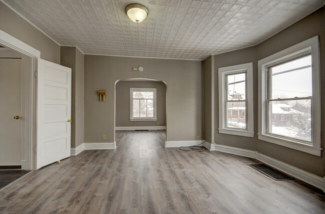 Building Photo - 306 Lime St