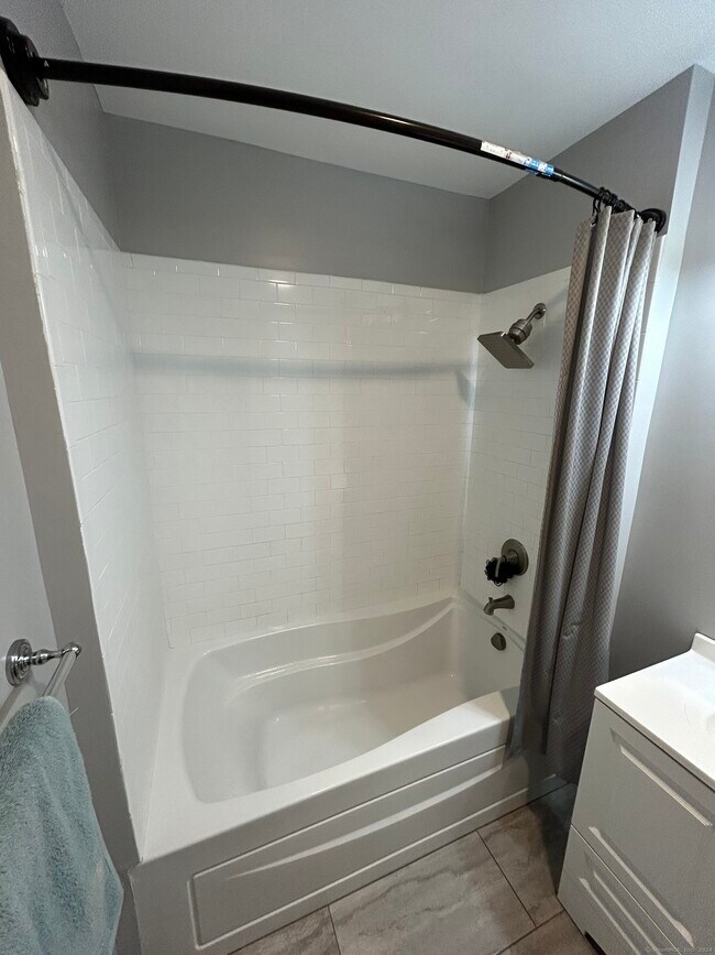 Building Photo - 647 E Main St