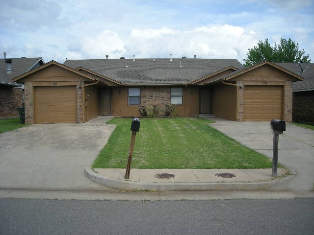 Building Photo - 718 Swan Lake Rd