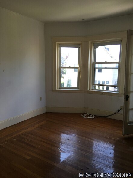 Building Photo - 163 Summer St