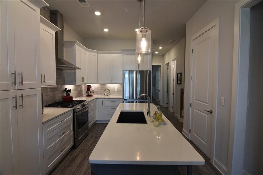 Building Photo - 137 Pearl St