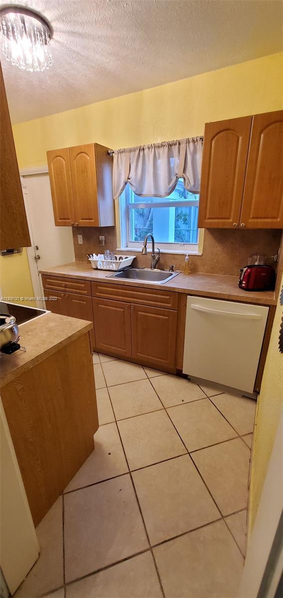 Building Photo - 1679 NE 175th St