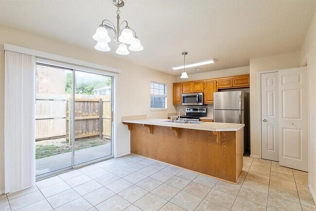 Building Photo - 410 SE J St