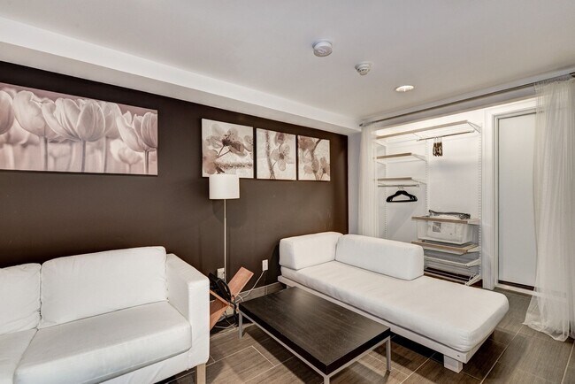 Building Photo - Renovated Contemporary - Available FURNISHED or unfurnished RENTAL