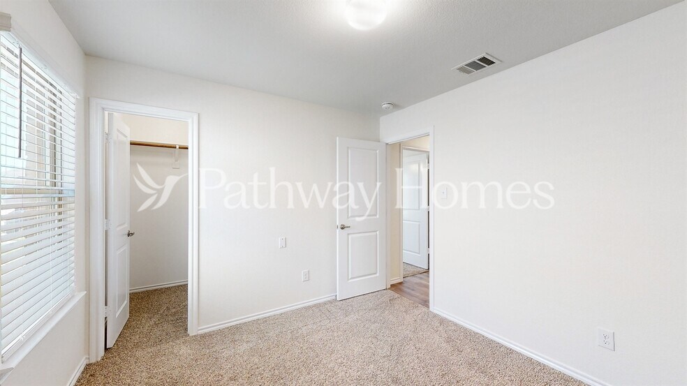 Building Photo - 957 English Dr