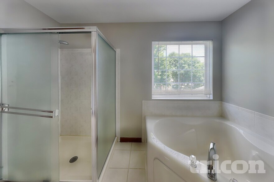 Building Photo - 1278 McDole Dr