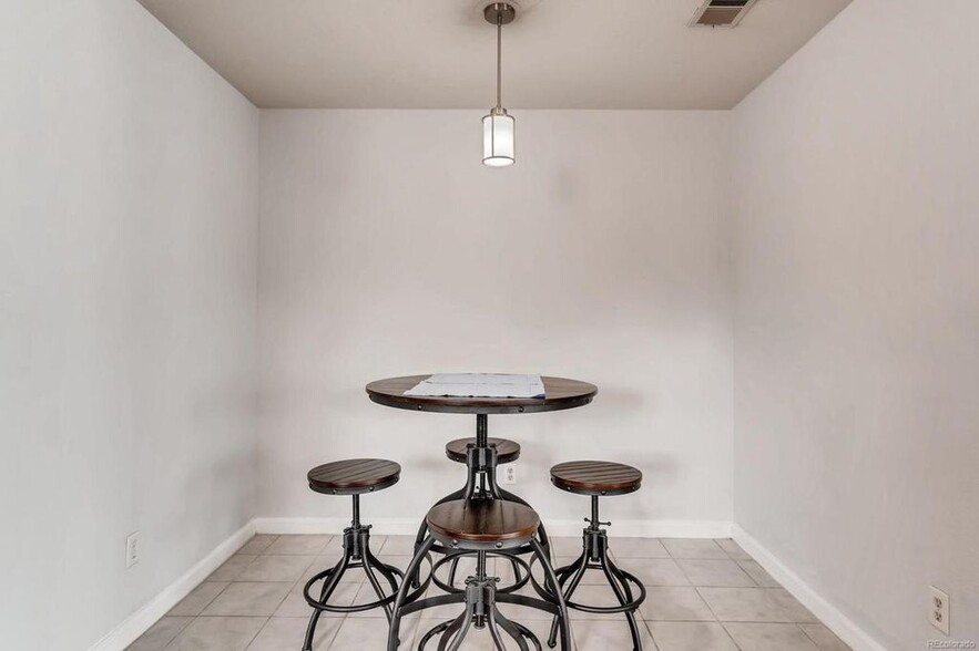 Dining - 5429 Elm Ct
