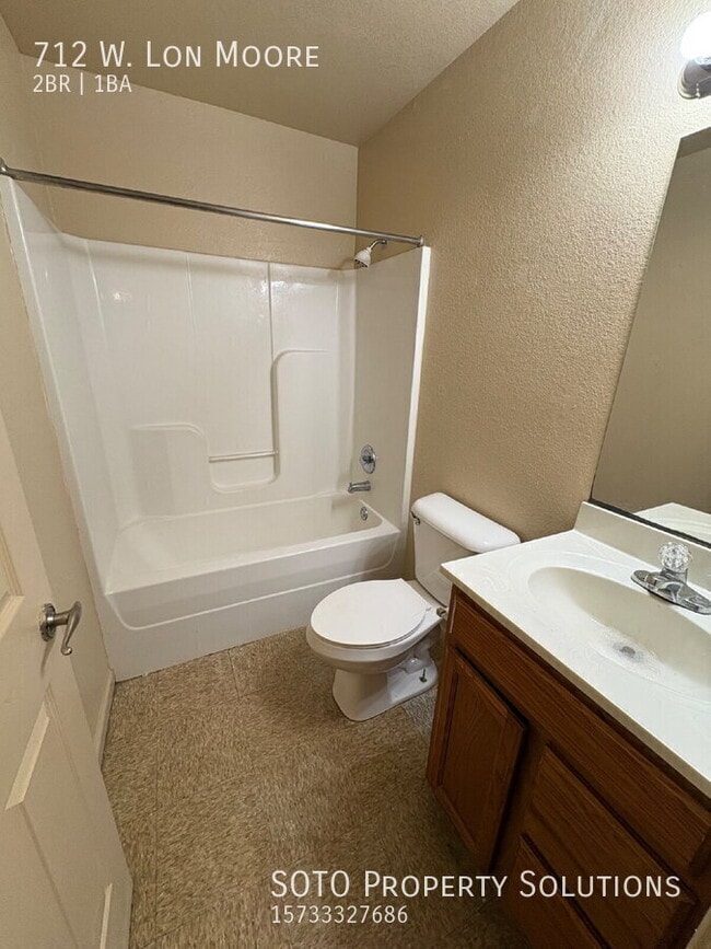 Building Photo - 712 Lon Moore St