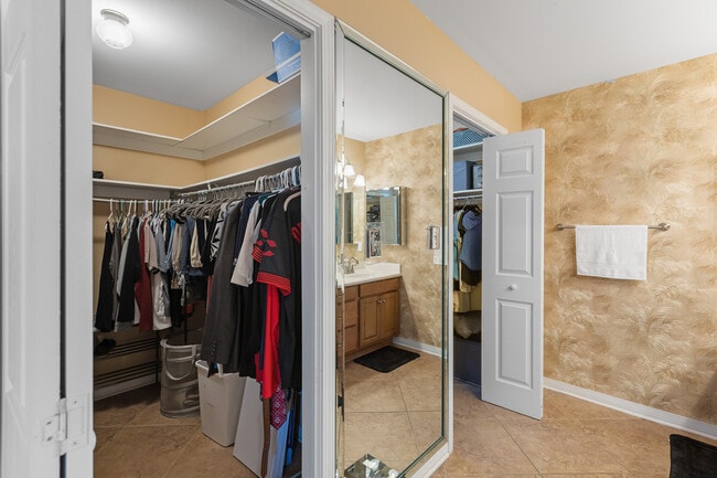 Building Photo - 1151 Ceylon Ct