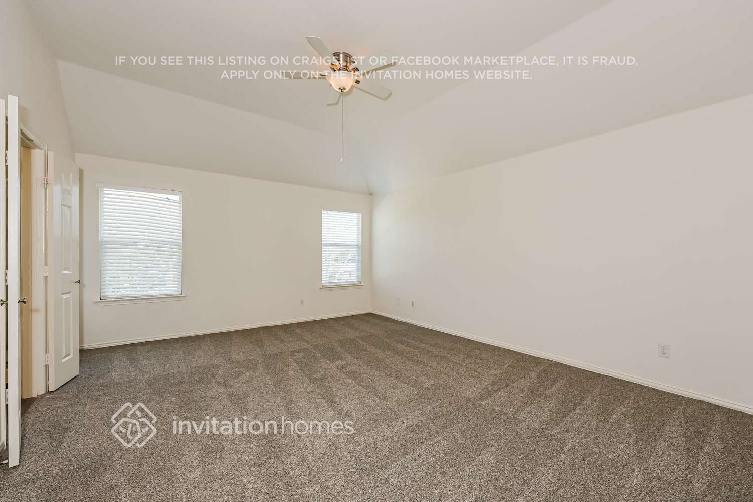 Building Photo - 5237 Bay View Dr