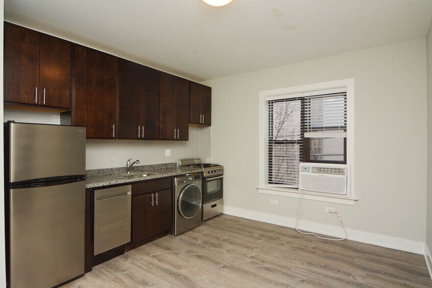 Building Photo - 434.5 W Belden Ave