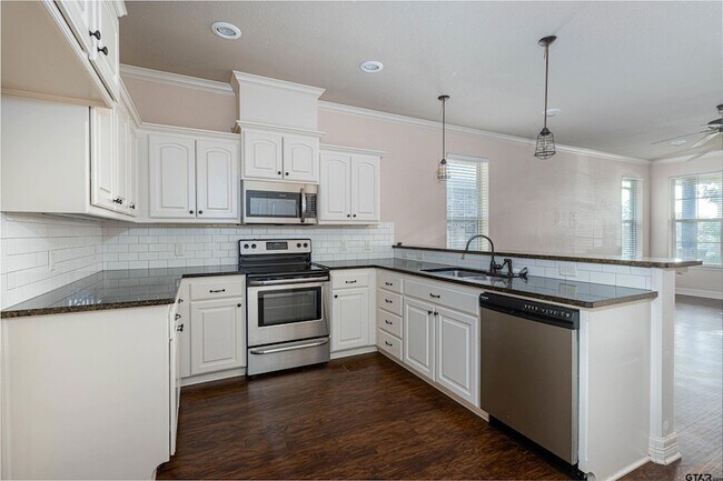 Building Photo - 3009 Santa Elena Dr