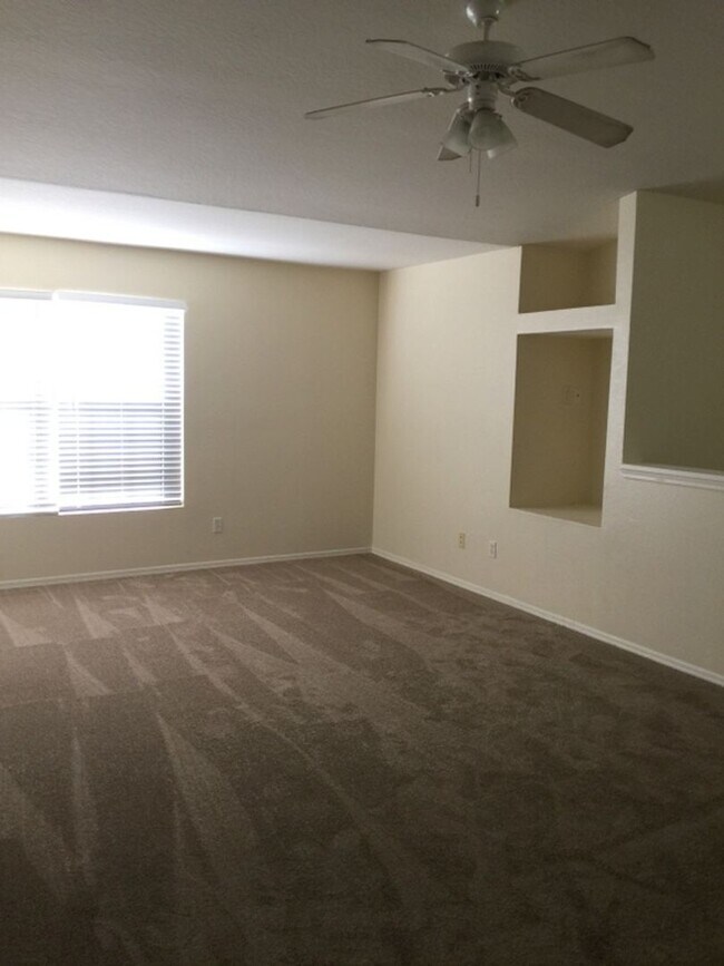 Building Photo - THREE BEDROOM CONDO AVAIILABLE IN BELMONT