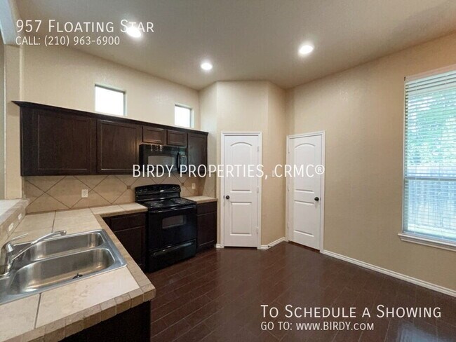 Building Photo - 957 Floating Star