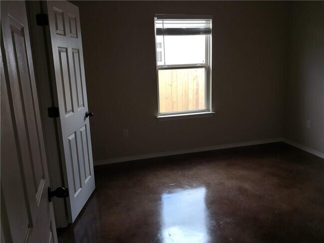 Building Photo - 233 Joanne Lp