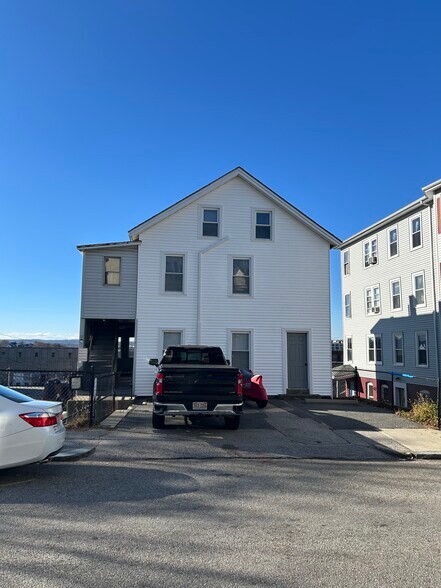 Building Photo - 11 Groton Pl