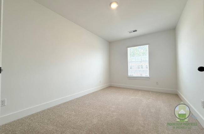 Building Photo - 515 Harebell Wy