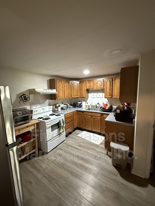 Building Photo - 105 Hickok St