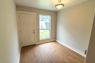 Building Photo - 304 Truman St,