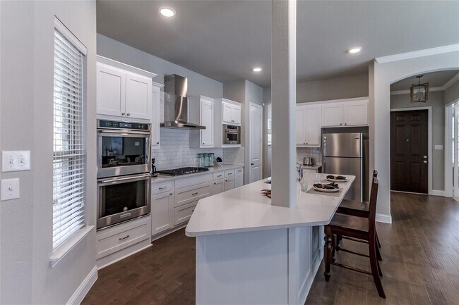 Building Photo - Location!! 2018 house, refrigerator provided! Dont miss this sweet home!