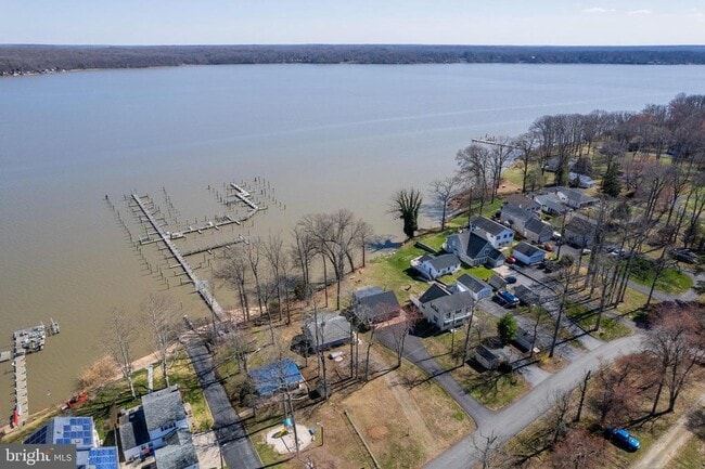 Building Photo - 26 Park Ln