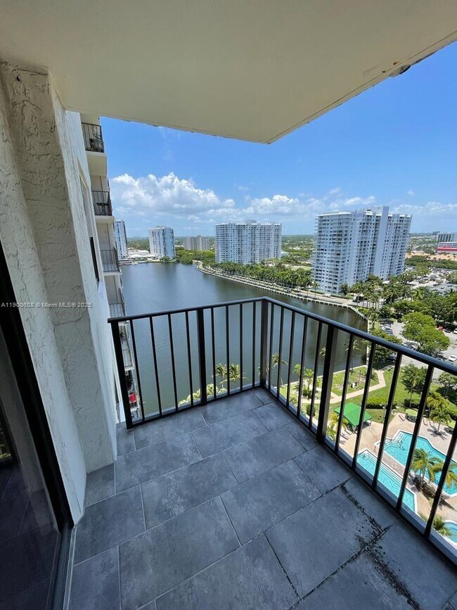 Building Photo - 18151 NE 31st Ct