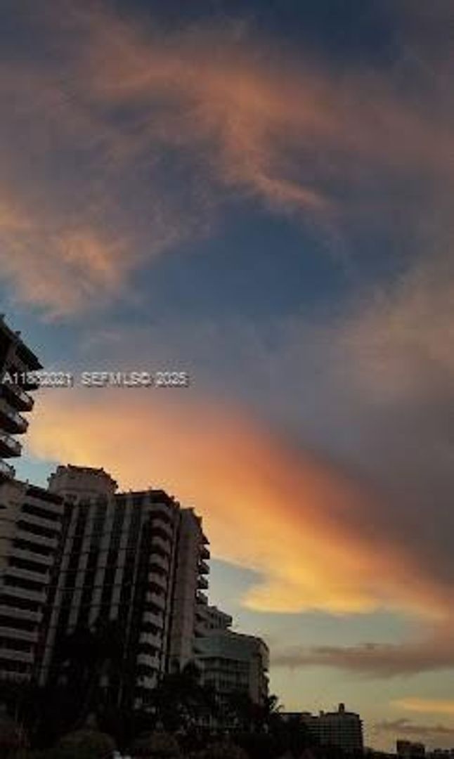 Building Photo - 1121 Crandon Blvd