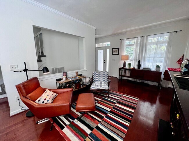 Building Photo - Charming 4 Bedroom home Near Virginia Beac...