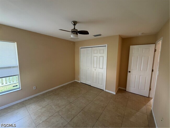 Building Photo - 905 SW 8th Ct