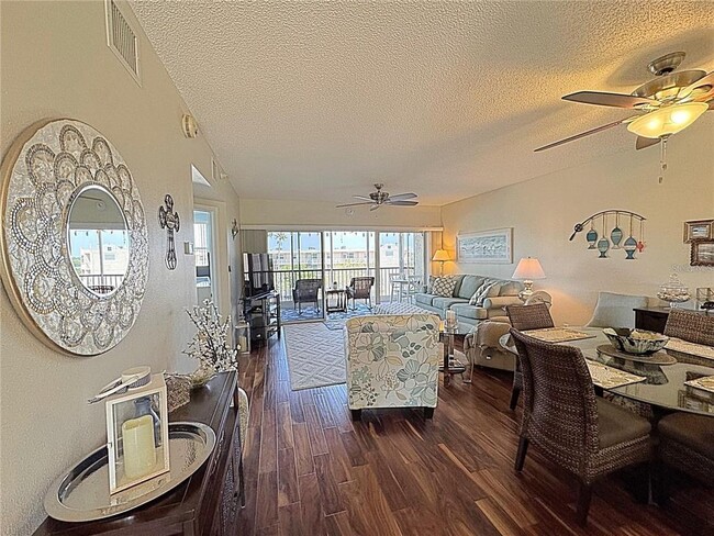 Building Photo - 6205 Shoreline Dr