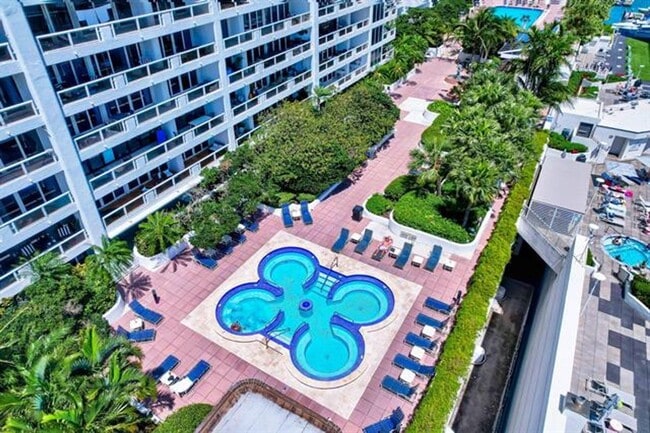 Building Photo - 1717 N Bayshore Dr