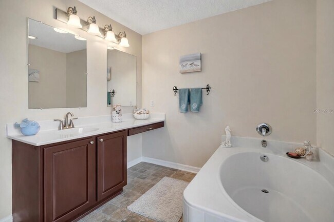 Building Photo - 16012 Lanesboro Ct