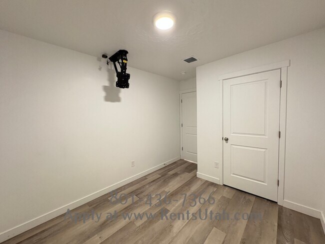 Building Photo - Canvasback