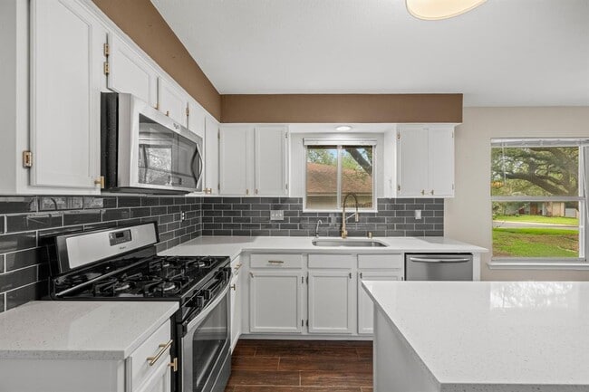 Building Photo - 4820 Marblehead Dr