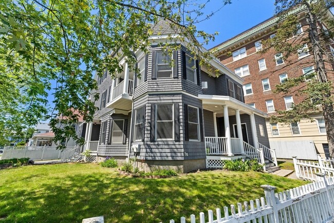 Building Photo - 179 Ocean St