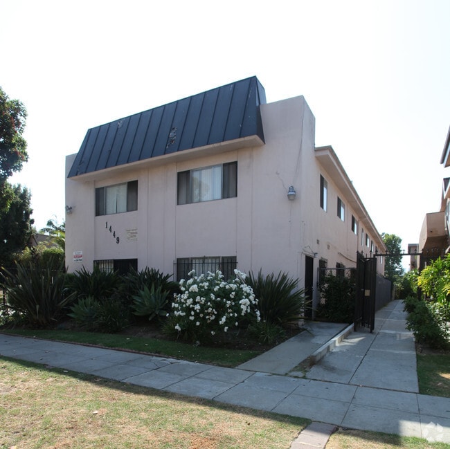 Primary Photo - 1449 S Point View St