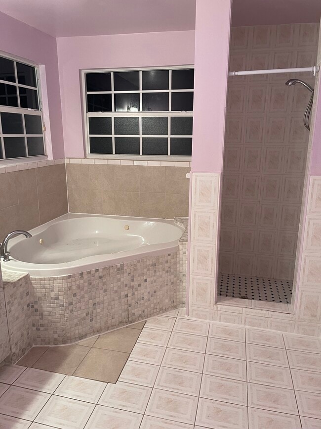 Building Photo - 2436 Raleigh St