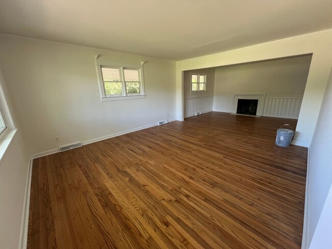Building Photo - Very spacious home for rent