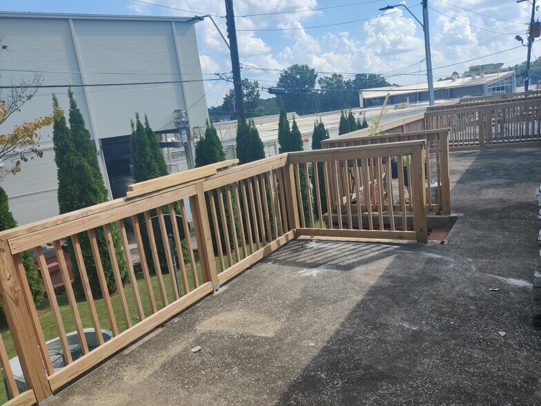 Deck - 1875 Montclaire Ln