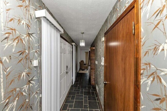 Building Photo - 3215 Redona Dr