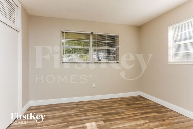 Building Photo - 7560 Venetian St