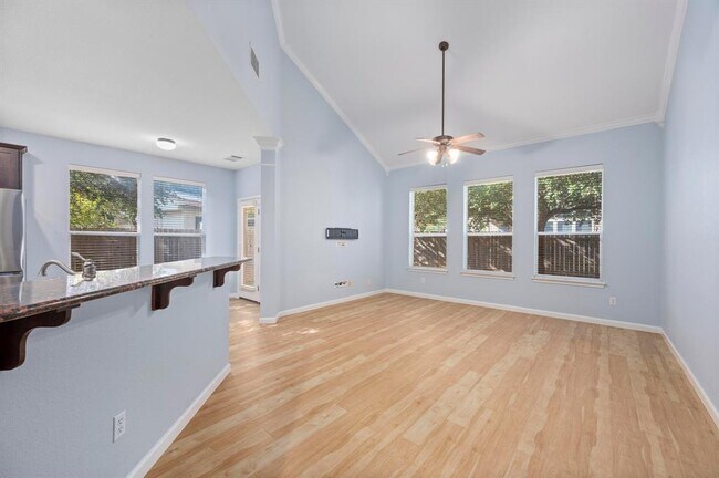 Building Photo - 1421 Gorham St