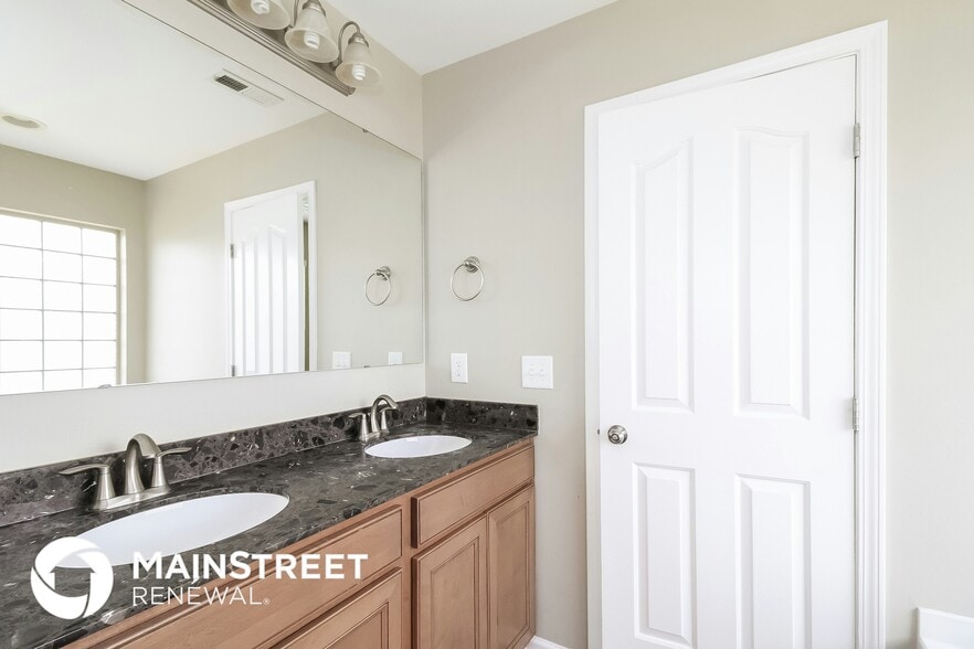 Building Photo - 2942 Mirasol Ct