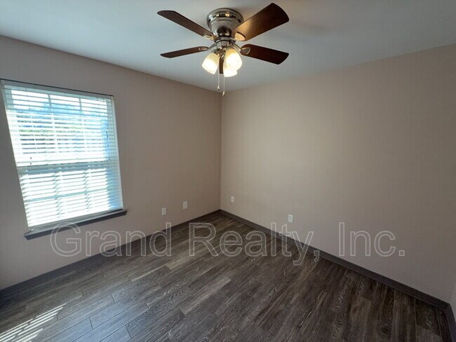 Building Photo - 5022 Patterson Ln