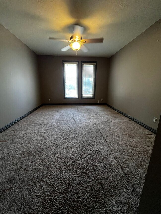 Building Photo - Beautiful 5 Bedroom/4 Bathroom in Bountiful